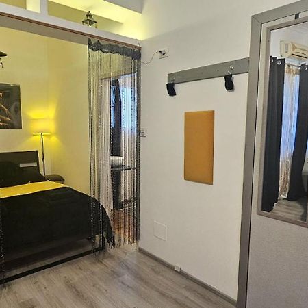 Tantra Studio 1 Conta Universitate Bukarest Exteriör bild