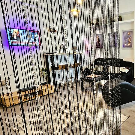 Tantra Studio 1 Conta Universitate Bukarest Exteriör bild