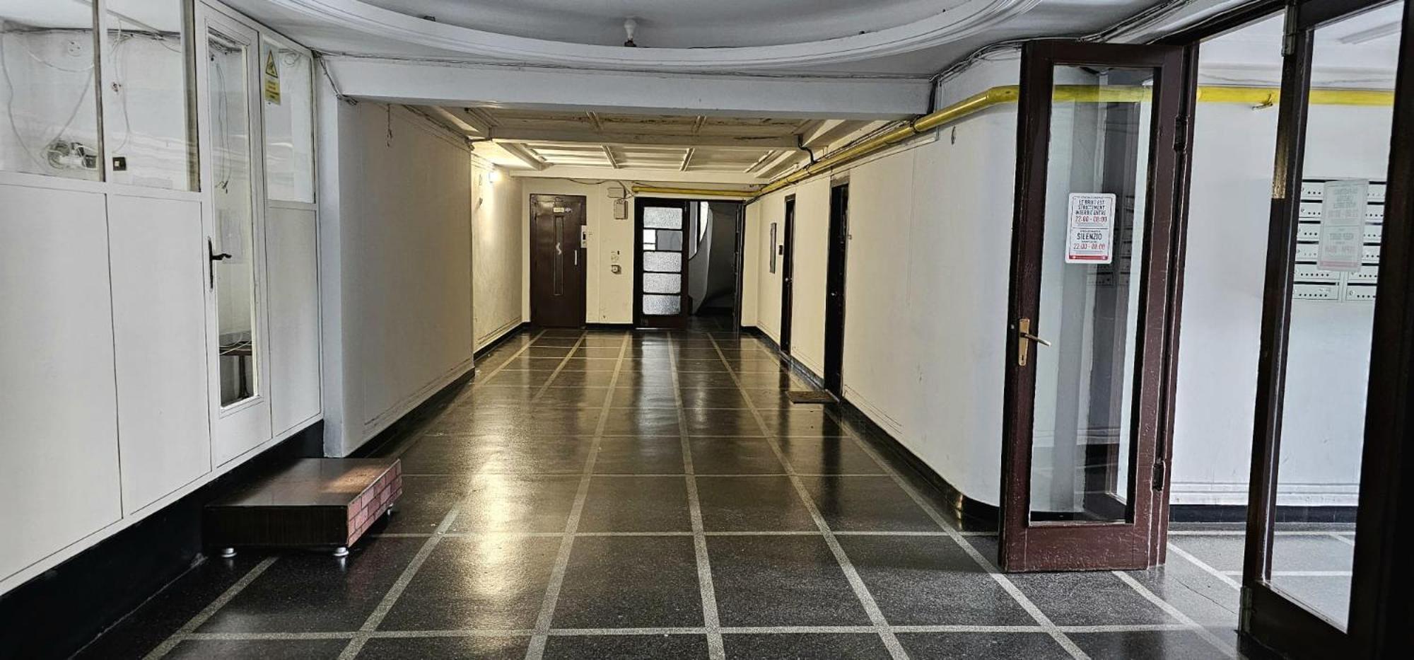 Tantra Studio 1 Conta Universitate Bukarest Exteriör bild
