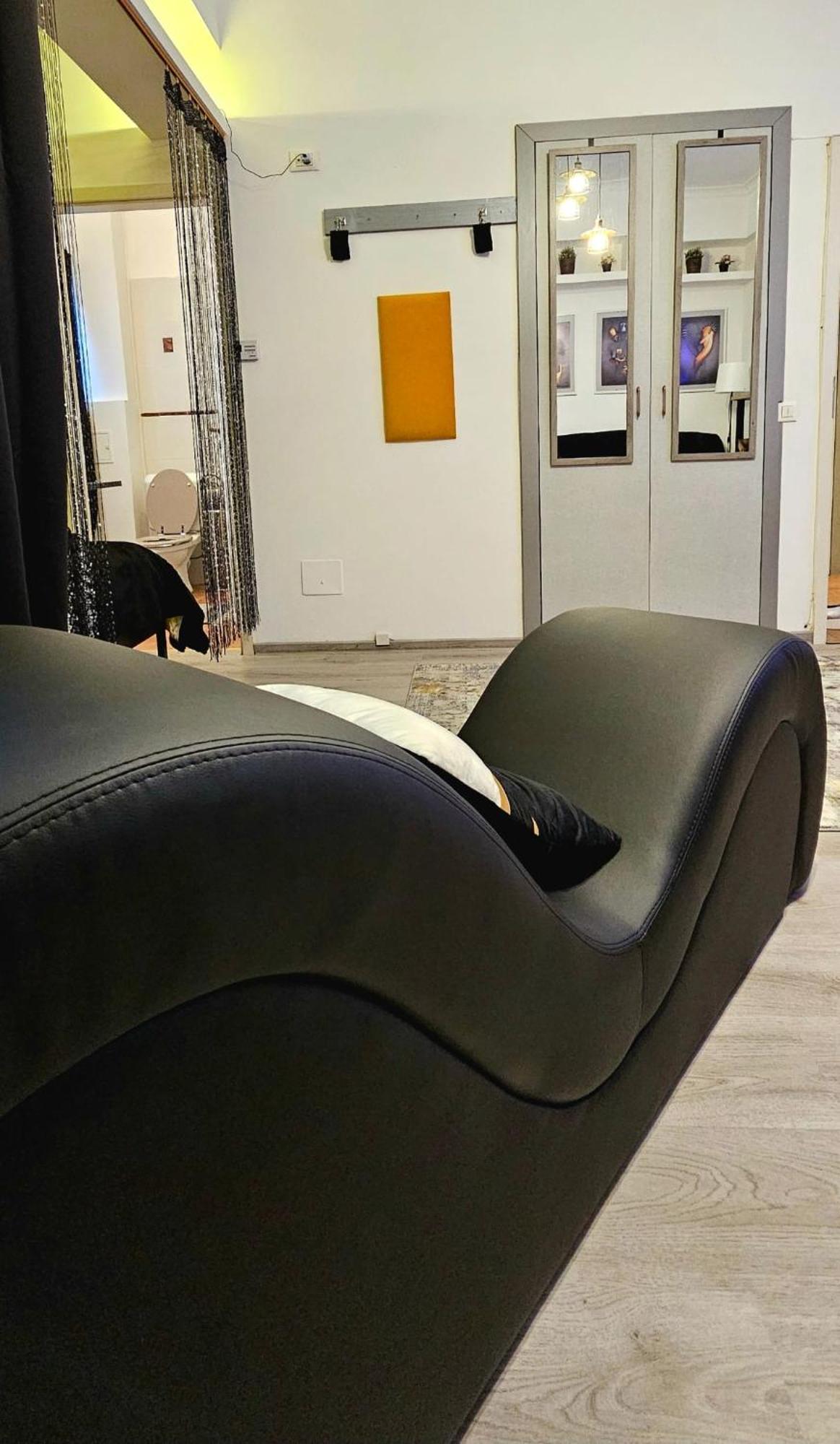 Tantra Studio 1 Conta Universitate Bukarest Exteriör bild