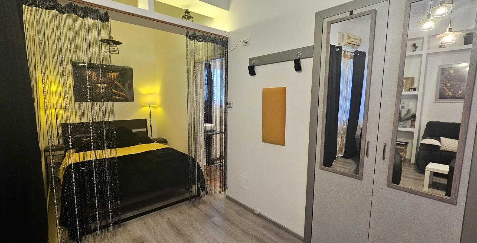 Tantra Studio 1 Conta Universitate Bukarest Exteriör bild